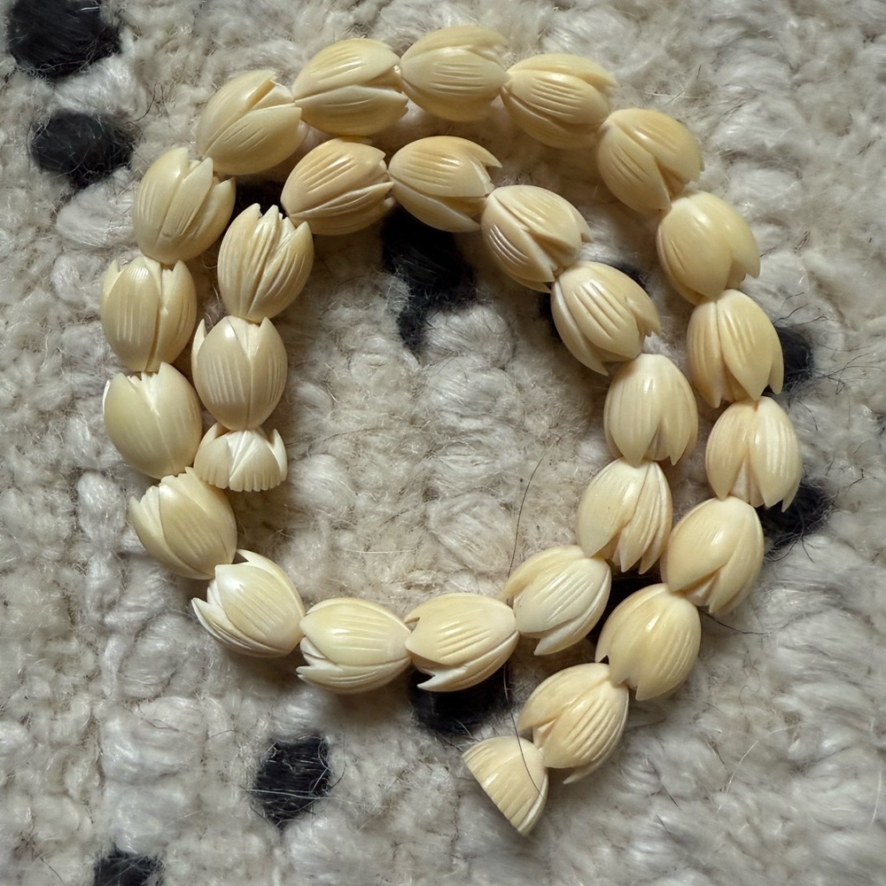 Elegant Cream Beaded Necklace